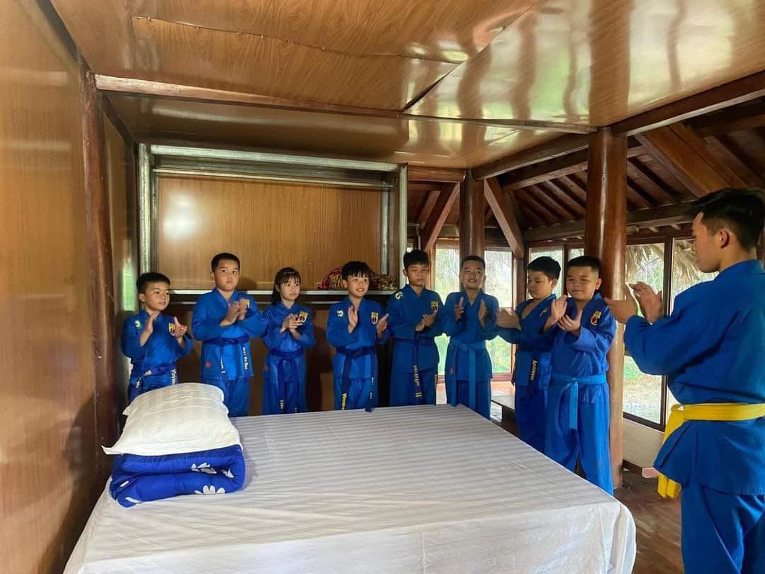 Thầy hướng dẫn võ sinh