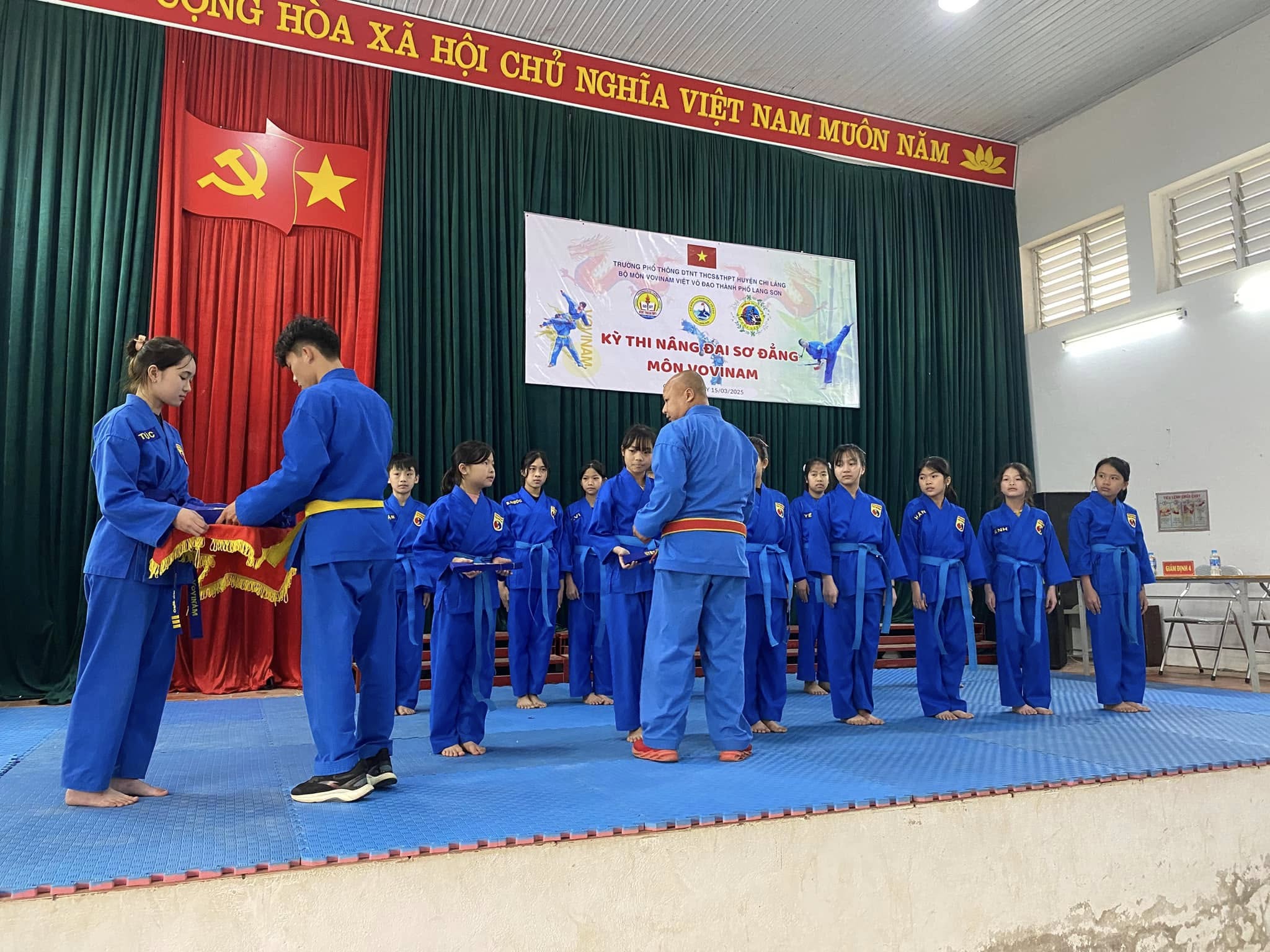 Chào thầy nhận đai