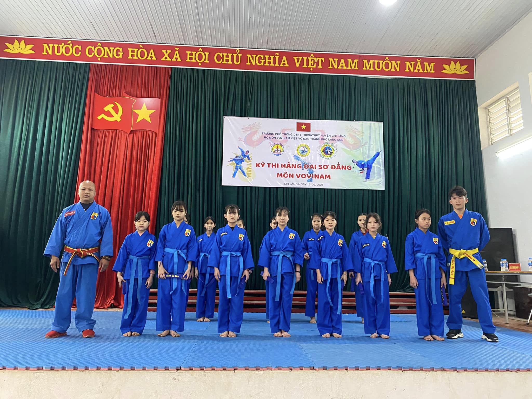 Bố mẹ đến dự