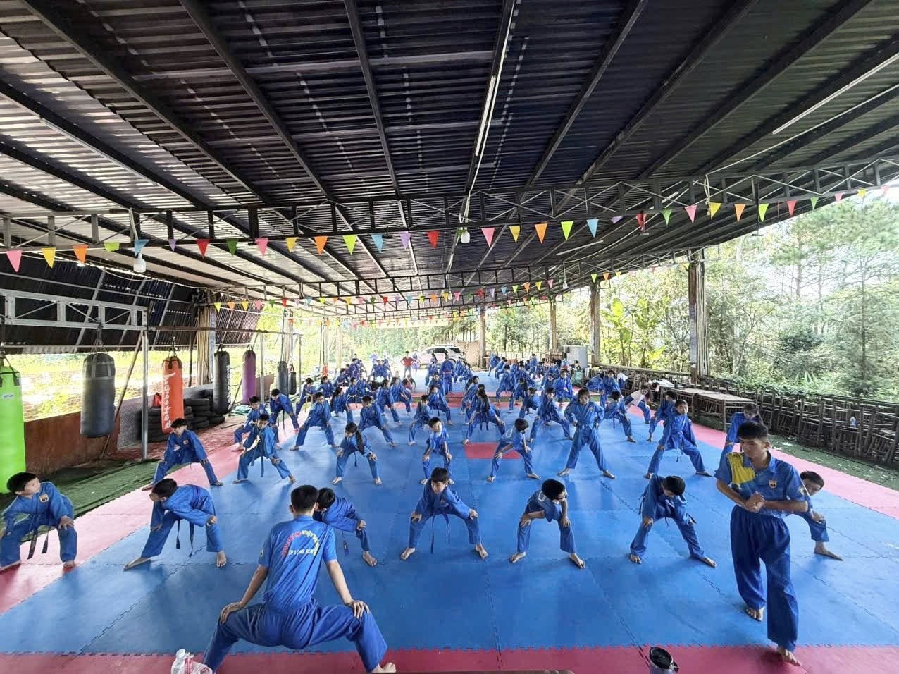 Chào sân lễ nghĩa
