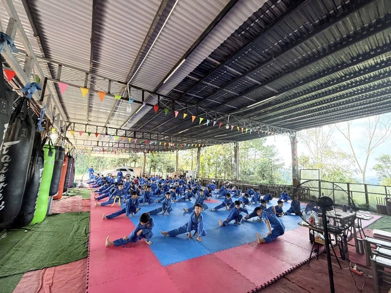 Chào thầy ra về