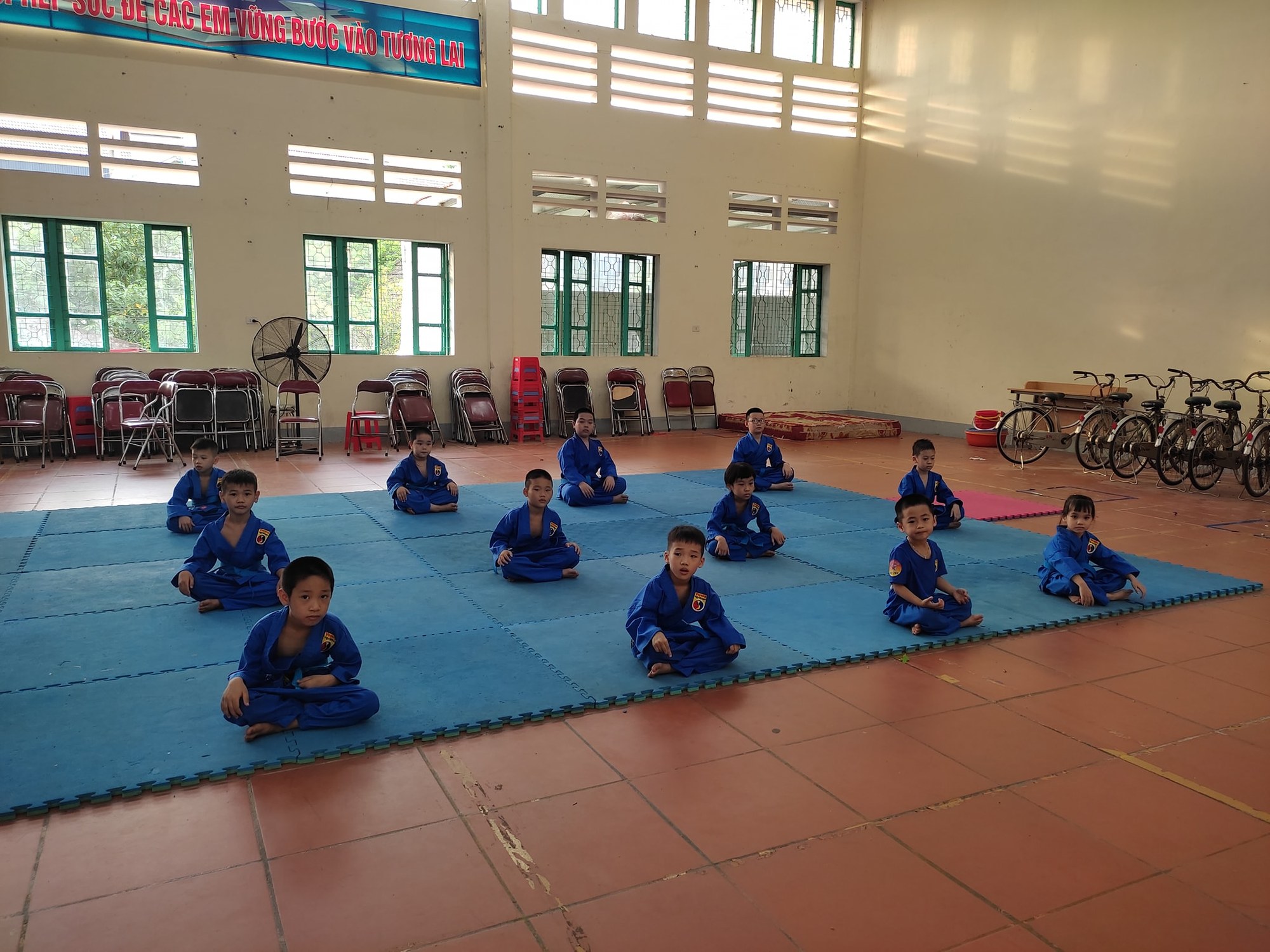 Bé tự tin